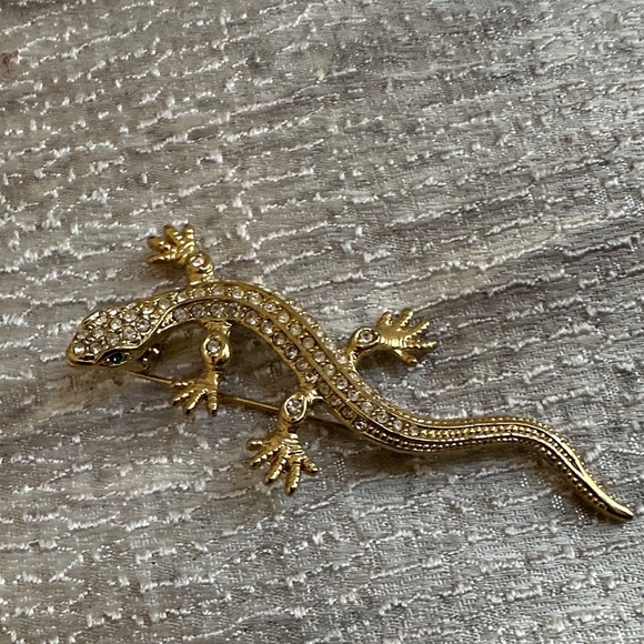Gold Lizard Brooch with Rhinestones - Picture 6 of 6